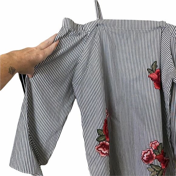 Romeo+Juliet Couture Off Shoulder Rose Striped  Dress Size Large - Picture 8 of 9